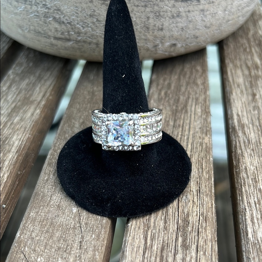 Elegant Silver Women's Ring with Clear Stones